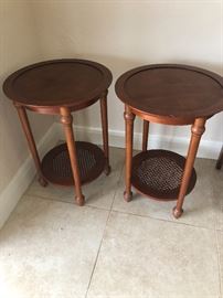2 SWEET ROUND ACCENT TABLE 
