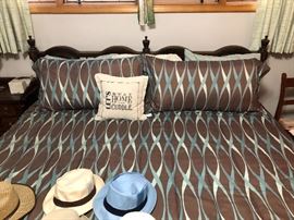 KING SIZE BED ( MATTRESS INCLUDED) HEYWOOD WAKEFIELD 