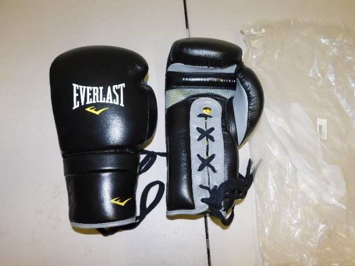 Everlast Amateur SafeSpar Training Gloves