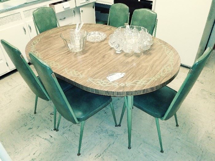 Great Mid-Century Dining Set-shown with 2 leaves in