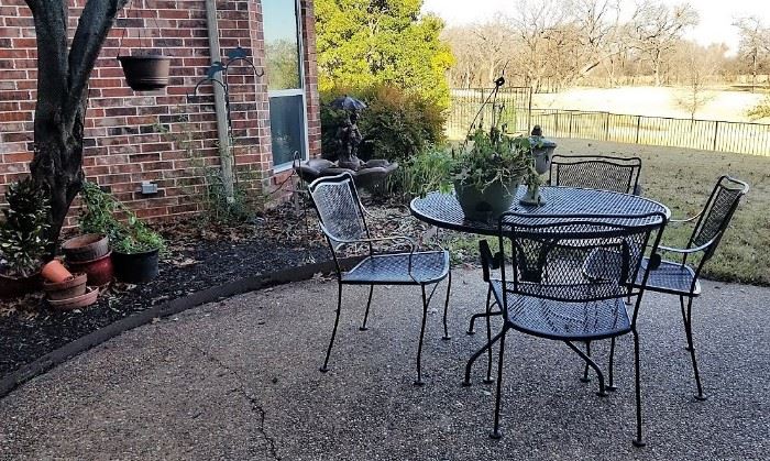 Patio Set round table and chair - iron