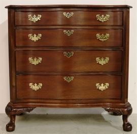 Tradition House bachelor chest