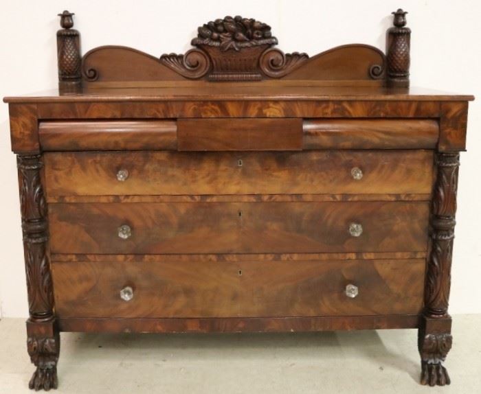 Acanthus carved Period chest
