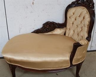Petite fancy settee