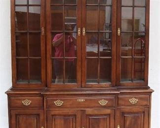 4 Door cabinet by Statton