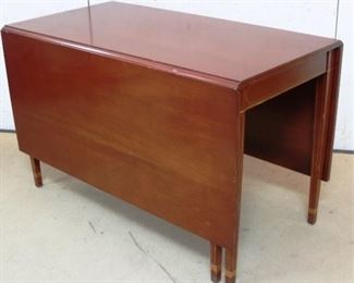 Drop side banquet table