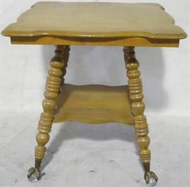 Oak parlor table w/ lg ball/claw feet