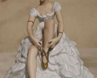 Ballerina figure