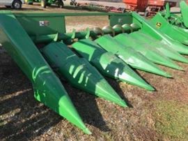 John Deere Model 643 corn head