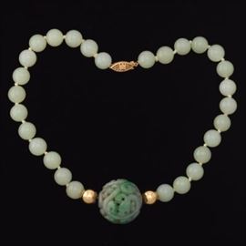 Ladies Gold and Carved Jade Choker Necklace 