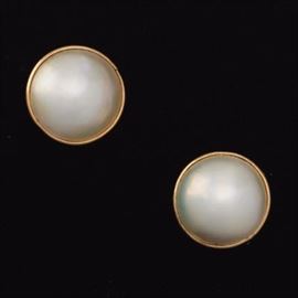 Ladies Gold and Mabe Pearl Pair of Button Earrings 