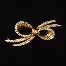 Ladies Gold Bow Brooch 
