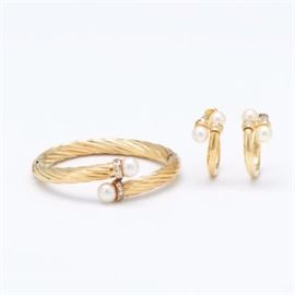 Ladies Gold Bracelet and Earrings 