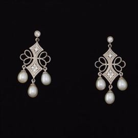 Ladies Gold, Pearl and Diamond Pair of Chandelier Earrings 
