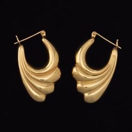 Ladies Pair of Vintage Gold Wing Scroll Earrings 