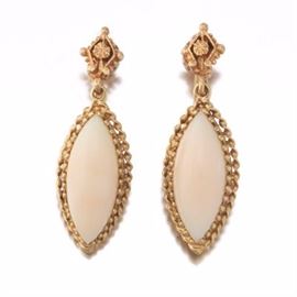 Ladies Retro Gold and Angel Skin Coral Pair of Dangle Earrings 