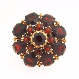 Ladies Victorian Style Gold and Garnet Cluster Ring 