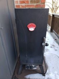 Smoky Mountain Series Gas Smoker