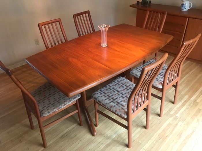 Skovby dining room table Made in Denmark
