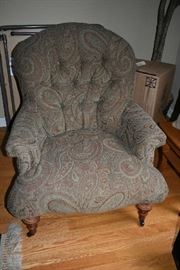 UPHOLSTERED CHAIR