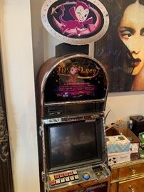 Lil' Lucy House of Hearts slot machine
