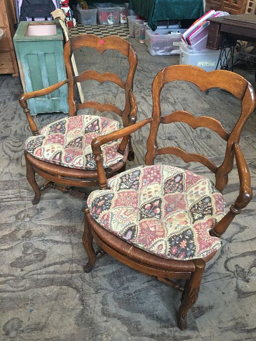Vintage Maple w/Rush Bottom Chairs