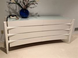 Modern Chest of Drawers with Arrangement