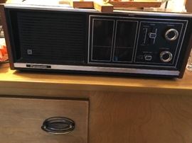 Nice vintage clock radio