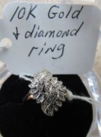 10K Gold & Diamond Ring