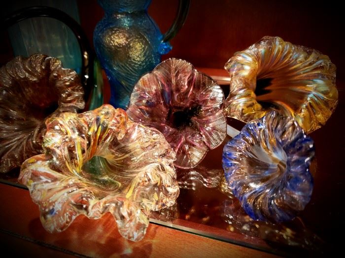 art glass flowers attributed to Dale Chihully
