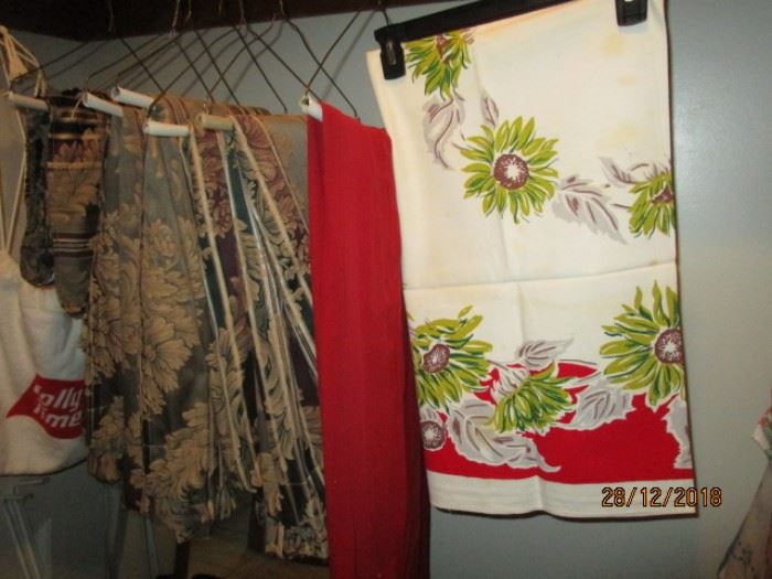VINTAGE TABLECLOTHS
