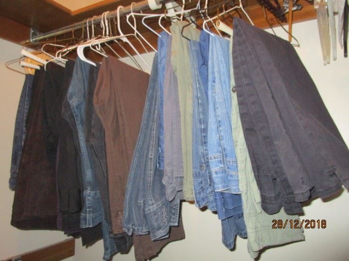 LADIES JEANS (MOSTLY SIZE 14)