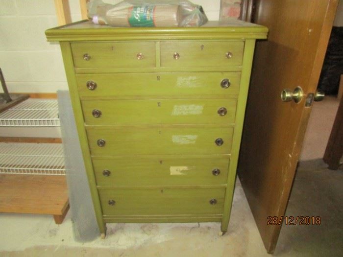 ANTIQUE DRESSER