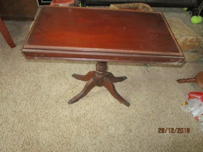 ANTIQUE PEDESTAL ACCENT TABLE