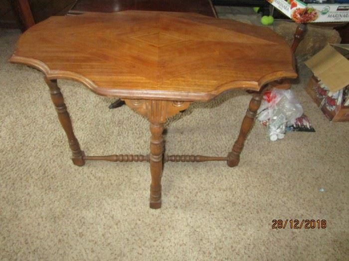 VINTAGE ACCENT TABLE