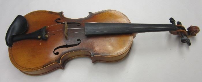 Model of a Giovanni Paolo Maggini Violin. 4/4 full size. Label inside reads "Giovan Palo Maggini brefcia 1663. This is likely turn of the century German made. Ordinary condition for age. Finish nick near tailpiece