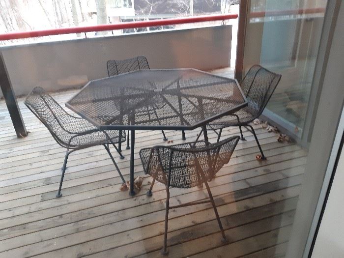 Russell Woodard Sculptura Wire Mesh Dining table with 4 chairs