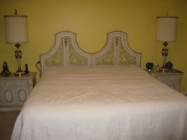 King Thomasville bed and nightstands