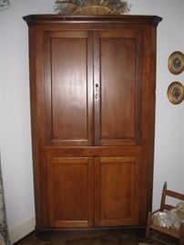 Corner cupboard
