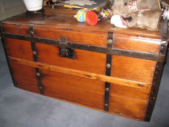 Flat top trunk