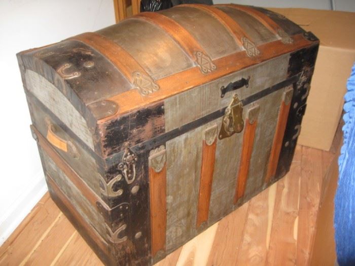 Dome top trunk with nice interior