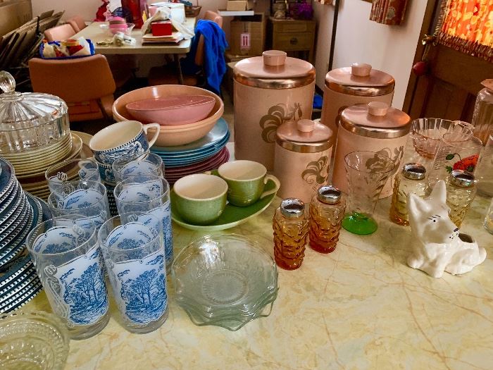 Tons of vintage kitchen accessories.