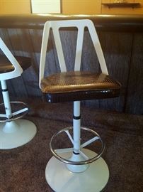 Retro swivel counter stools