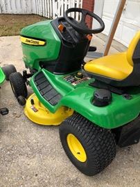 John Deere riding mower/only 225hours
X310