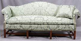 BAKER MAHOGANY CAMEL BACK SOFA, H 35", L 83", D 34" Lot 2366
