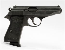 WALTHER MODEL 'PP', WORLD WAR 2, SEMI-AUTOMATIC PISTOL & HOLSTER, 7.65MM, C1940, 347198P  Lot 210