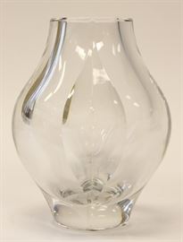 ST. LOUIS FRENCH CONTEMPORARY CRYSTAL, VASE, H 8 1/2", W 6"  Lot 261