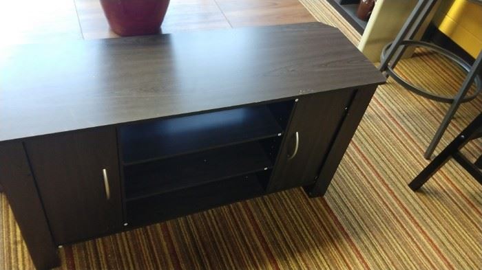 Brand new TV stand up to 46" tv
$30