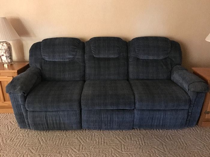 Sofa with dual recliners