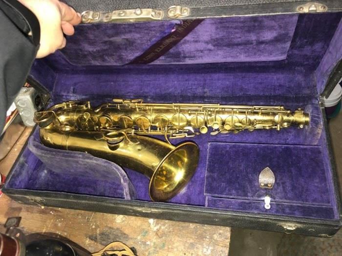 saxophone musical instrument 